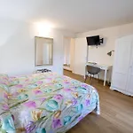 Anele Bed & Breakfast 3*