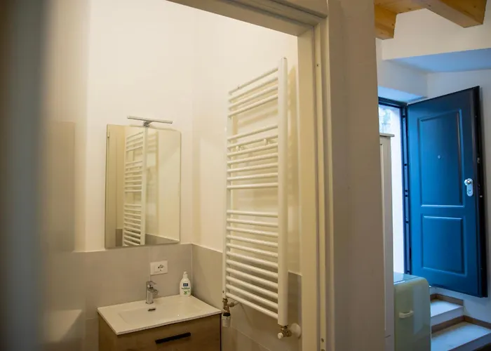 לינה וארוחת בוקר Anele 3*