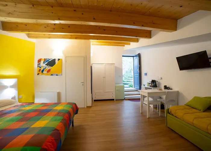 לינה וארוחת בוקר Anele